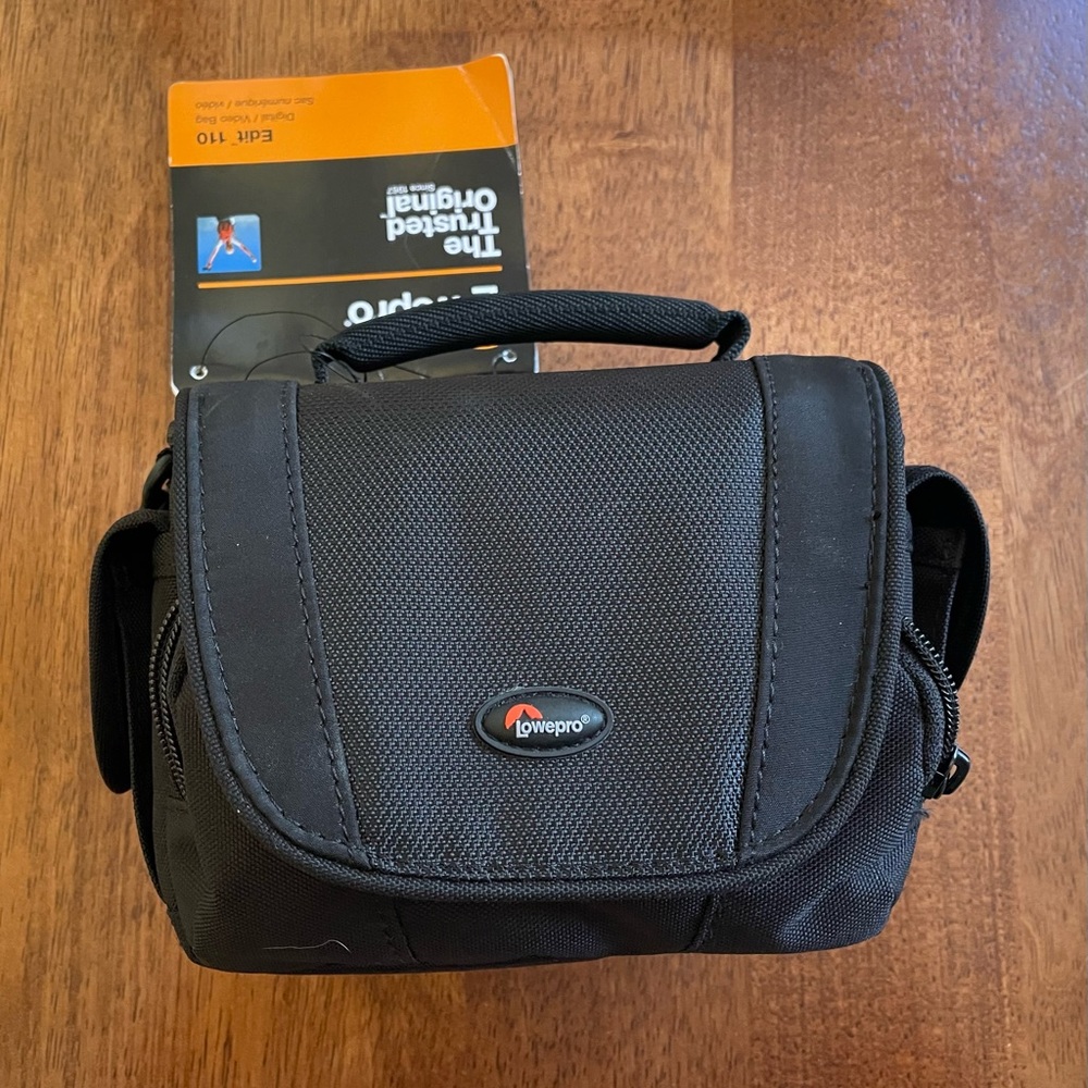 Lowepro Edit 110 Padded Camera Bag - Black (LP36097) BRAND NEW